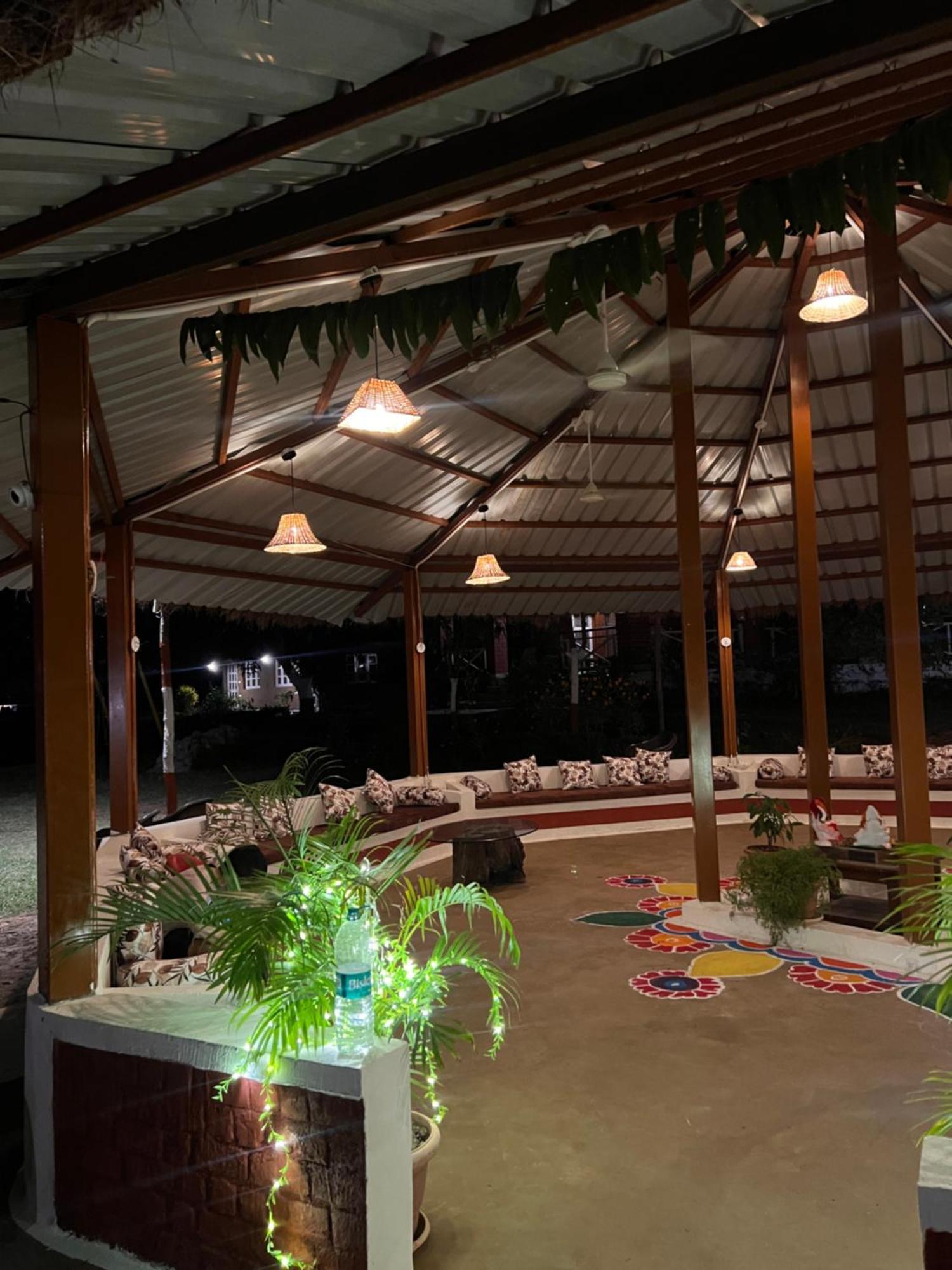 Wow Stayz2 Pachmarhi Foothill Cottages Exterior photo