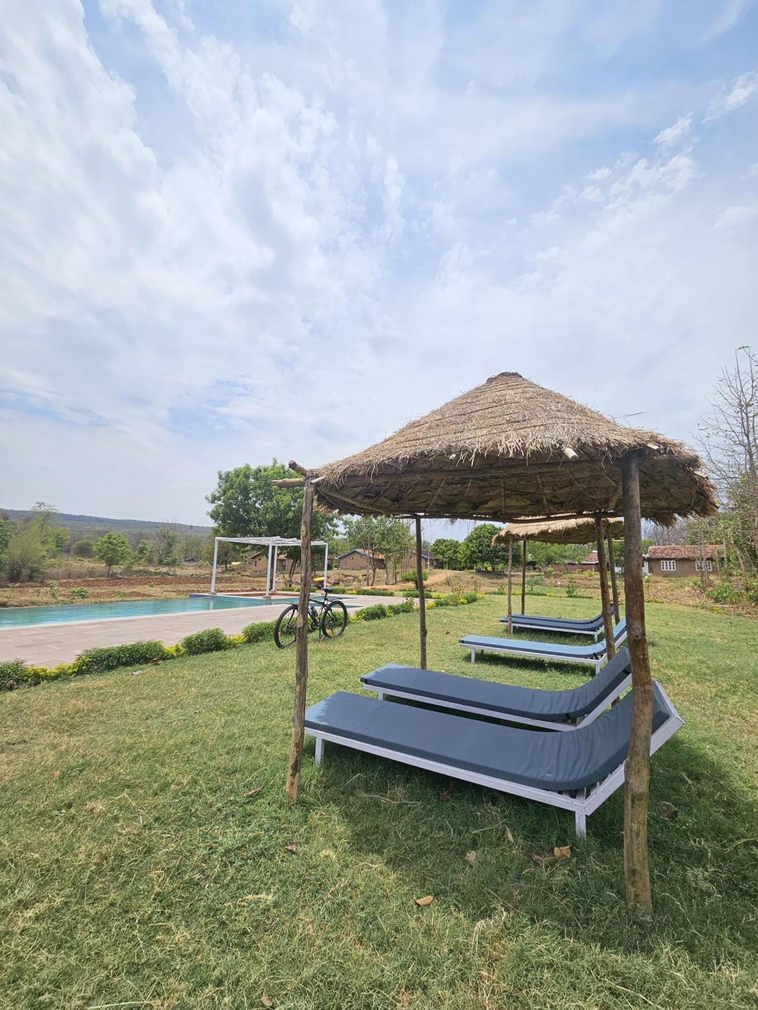 Wow Stayz2 Pachmarhi Foothill Cottages Exterior photo